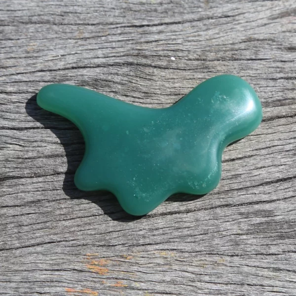 Gua Sha en calcedoine chrome pour le visage