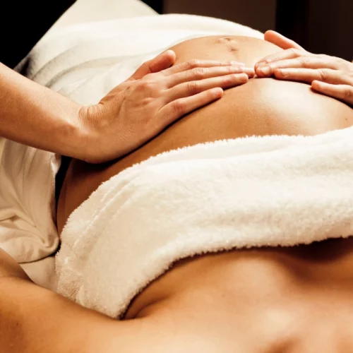 Le massage prénatal, un soin bienveillant pour accompagner votre grossesse