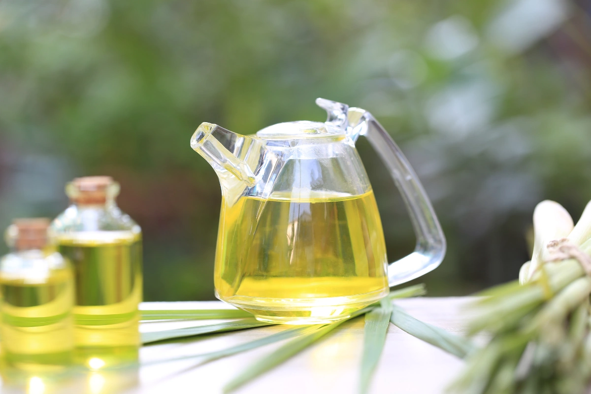 Huile essentielle citronnelle.