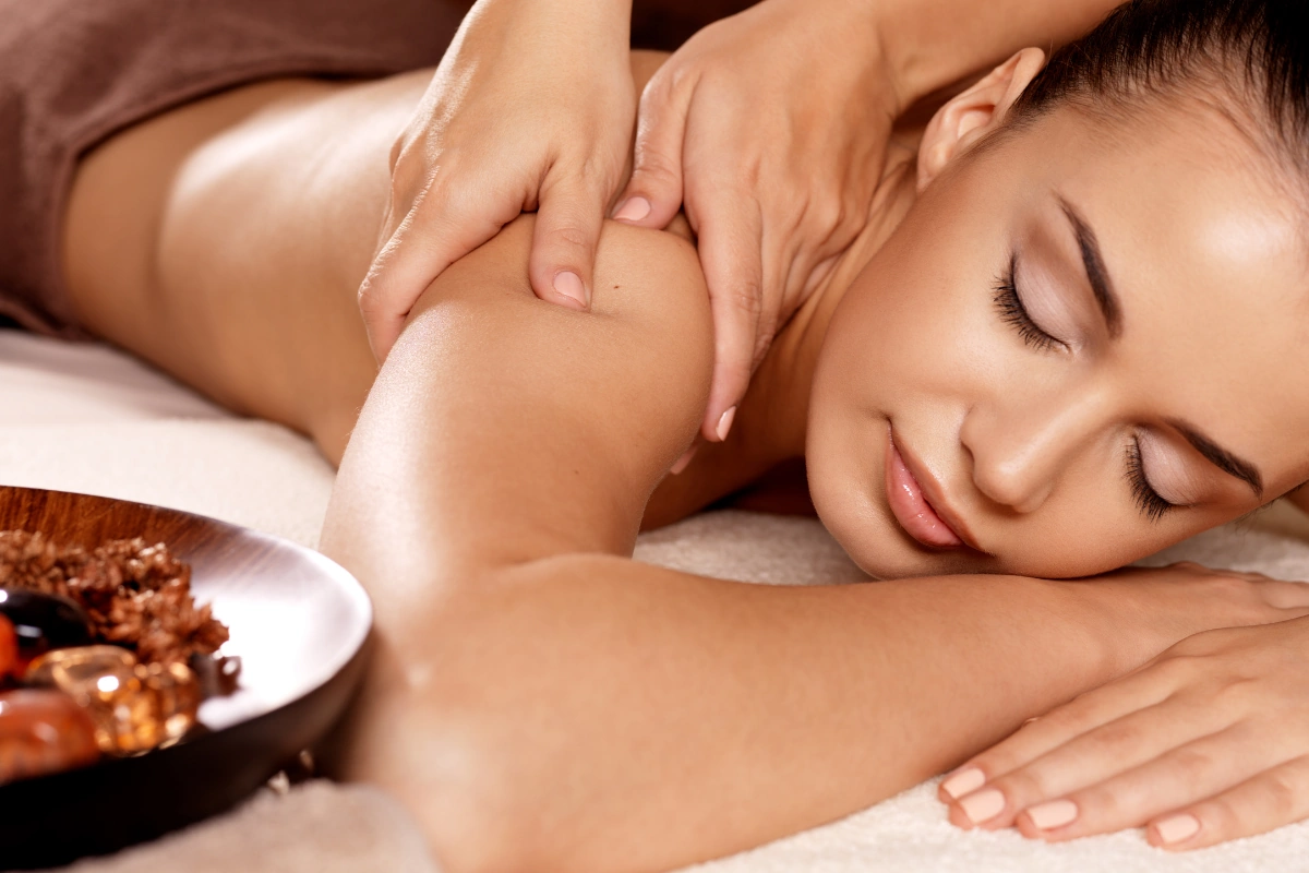 Massage du dos.