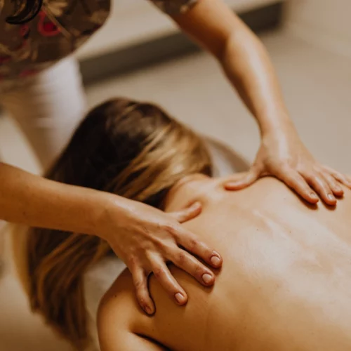 Massage pour sportifs : avant, après l’effort, récupération optimale