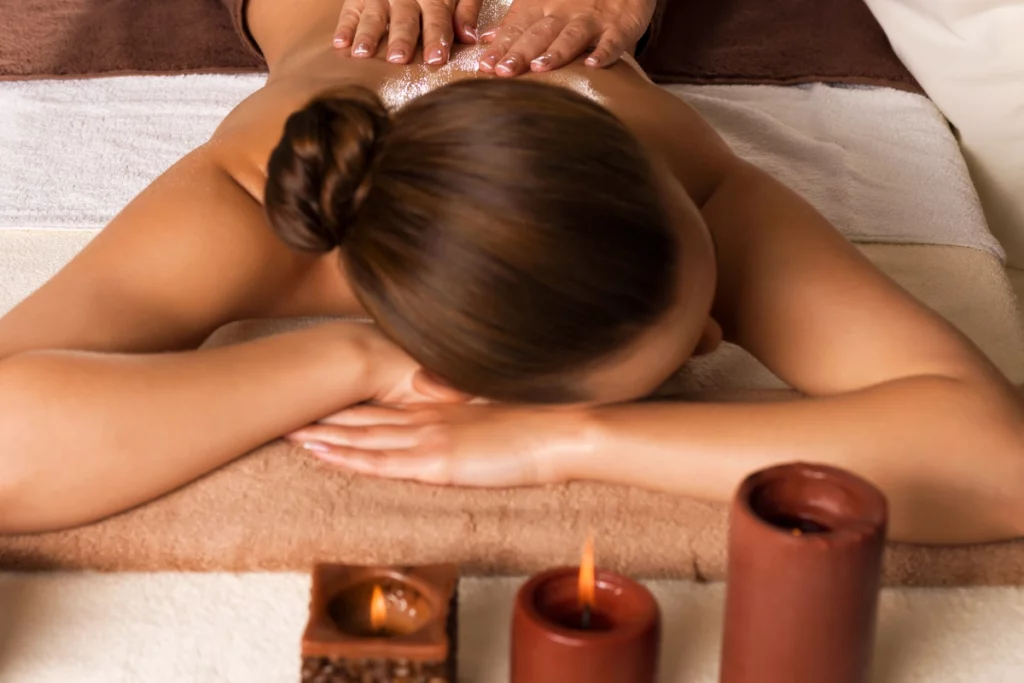 Massage du dos.