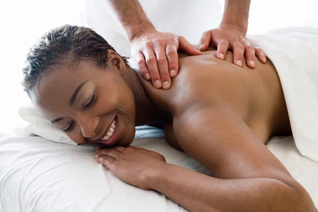 Massage du dos.