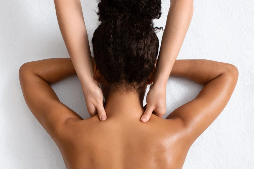 Massage du dos.