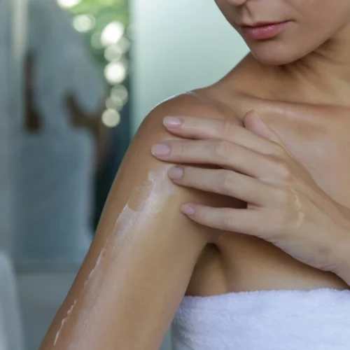 Soins après-soleil naturels : quelle huile sans parfum pour peau sensible ?