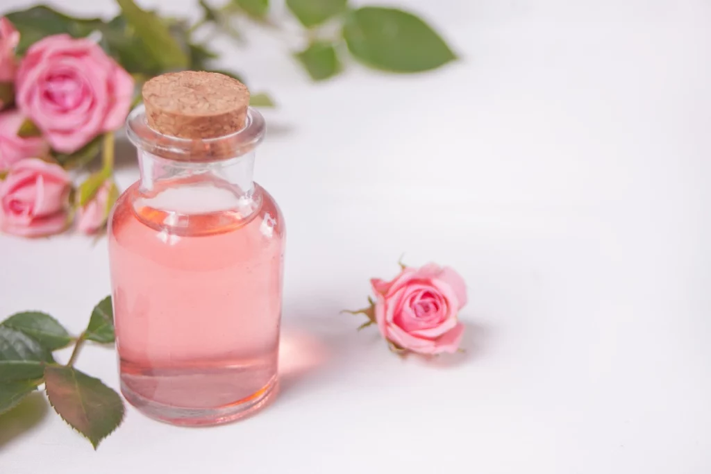 Huile essentielle de rose.