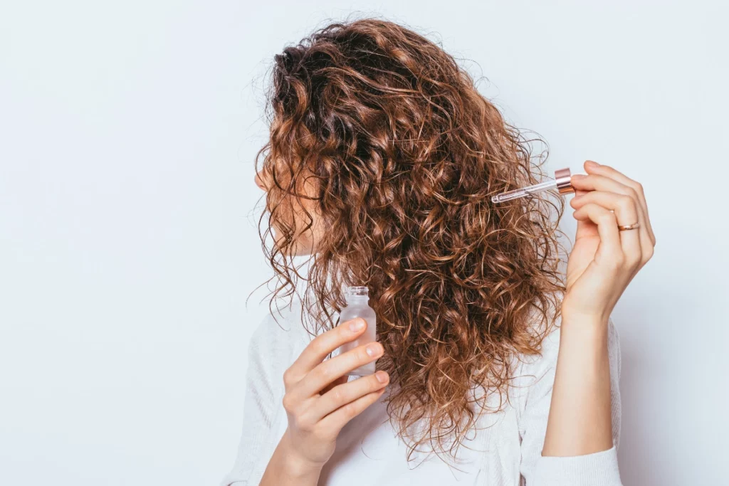 Huile solaire pour les cheveux.