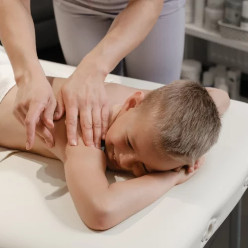 Massage bien-être pour enfant : à partir de quel âge ?