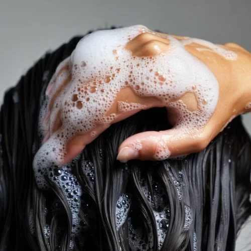 Shampoing sans sulfate : avantages et limites